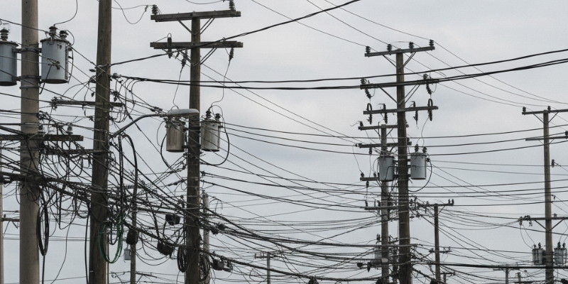 Kinerja Keuangan PLN Semester I-2025 Moncer