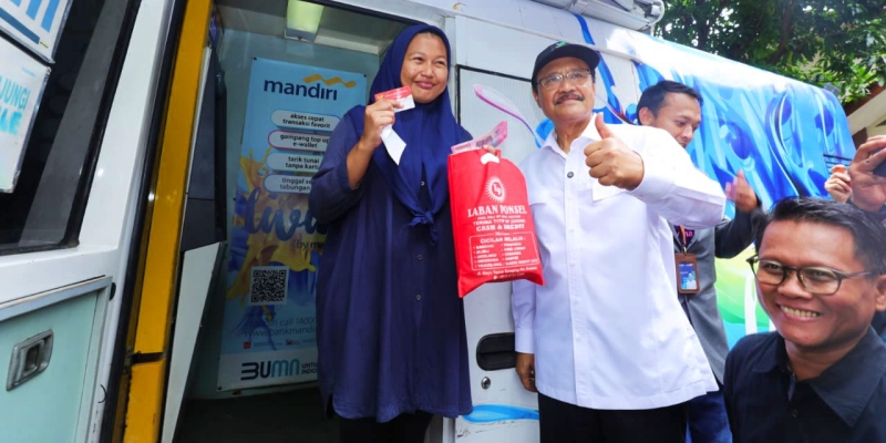 Cek Penyaluran Bansos di Bogor, Gus Ipul: BLT Tambahan Bukti Kepedulian Presiden ke Rakyat