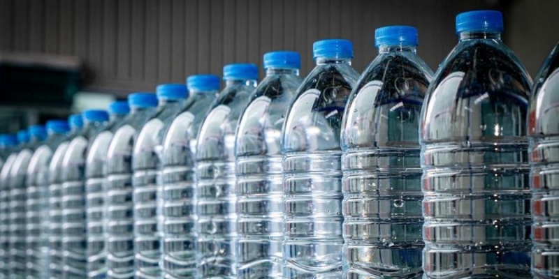 DPR Desak Seluruh Produsen Air Kemasan Diaudit