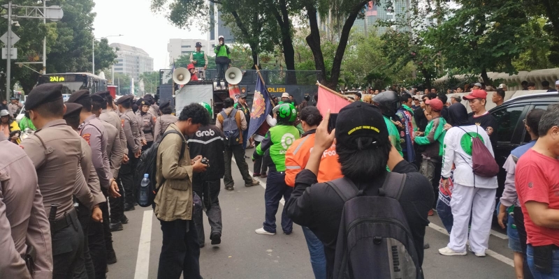 Ojol Peringati Satu Tahun Prabowo-Gibran