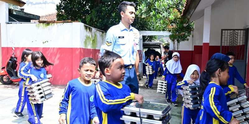 Lanud Husein Sastranegara Sudah Distribusikan 972 Ribu Paket MBG