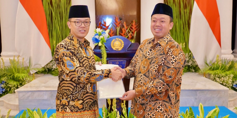 Kepala BPN Serahkan Sertifikat Aset Kemlu