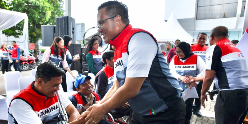 Ojol hingga Petugas Damkar Sumringah Dapat Oli Gratis Pertamina
