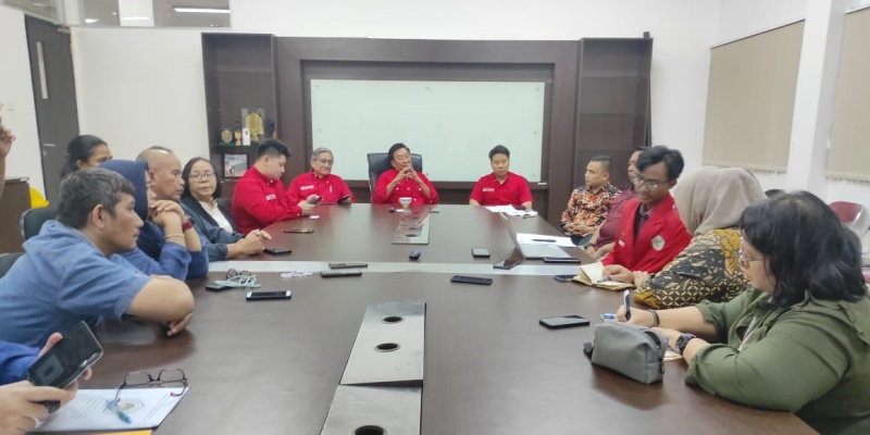 Kampus UTA 45 Mediasi Diskors Mahasiswa Penolak Gelar Pahlawan Soeharto