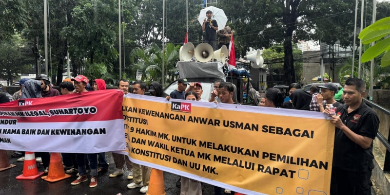 Hakim Konstitusi Suhartoyo Diminta Patuhi Putusan PTUN