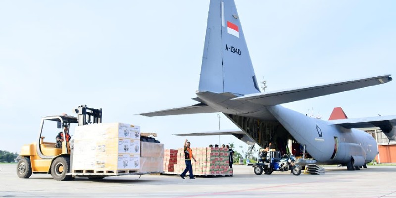 Prabowo Kirim Empat Pesawat Bantuan ke Tiga Provinsi Terdampak Bencana