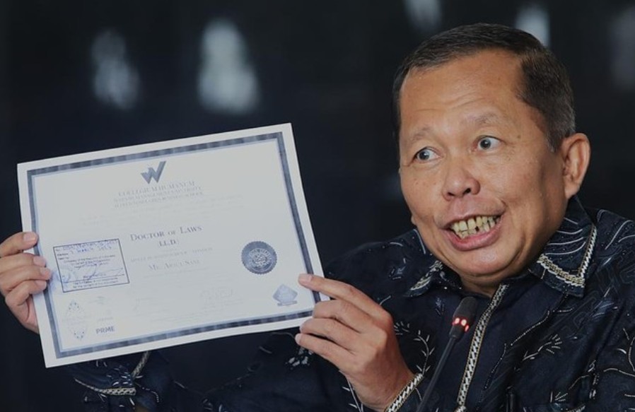Arsul Sani Pamer Ijazah Gelar Doktor dan Foto Wisuda