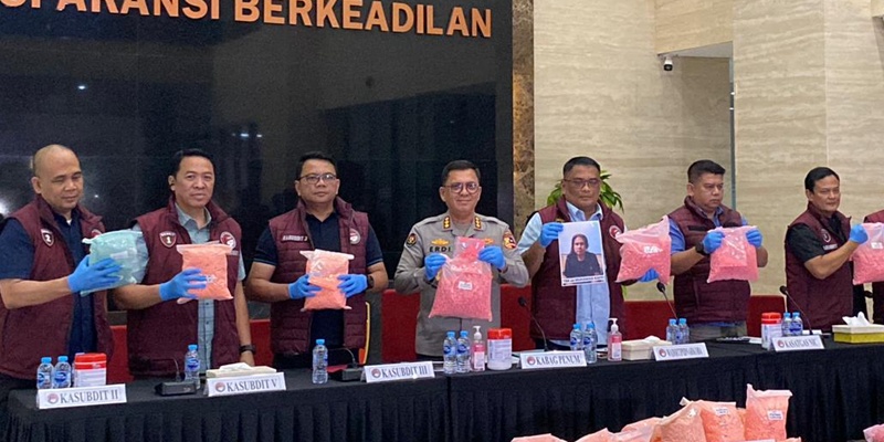 Pamer Temuan Barang Haram