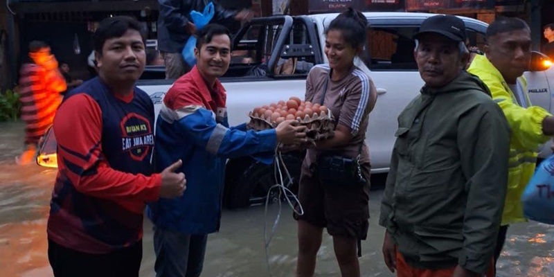 Terjang Banjir Salurkan Bantuan