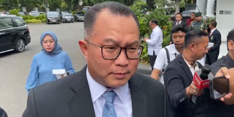 Diisukan Jadi Kepala BRIN, Arif Satria Pakai Jas dan Dasi Biru ke Istana