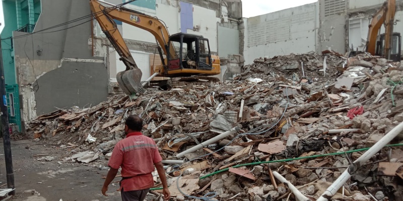 Sempat Dijarah, Rumah Sahroni Kini Rata dengan Tanah