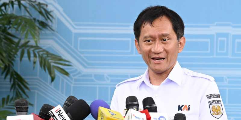 Prabowo Minta KAI Tambah Gerbong Kurangi Dempet-dempetan di KRL