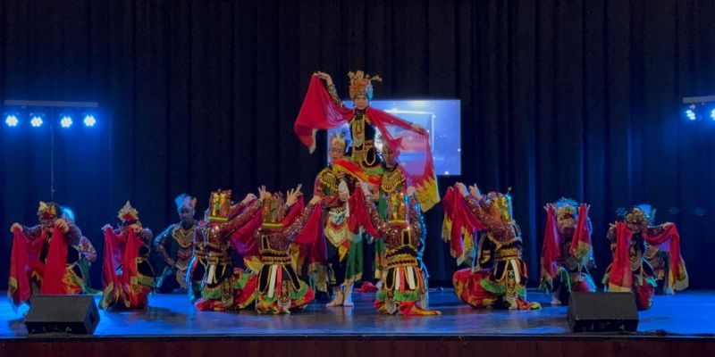 Misi Budaya SMP Labschool Jakarta Menang Festival Folklore Internasional