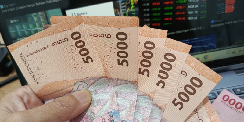 IHSG ke Zona Hijau, Rupiah Tertekan Dekati Rp17.000 per Dolar AS