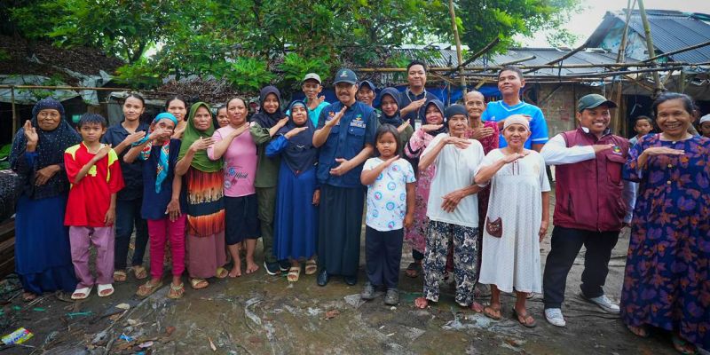 Gus Ipul Doa Bersama Komunitas Pemulung di Bantargebang