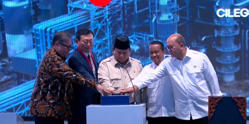 Prabowo Resmikan Pabrik Lotte Chemical Indonesia di Cilegon