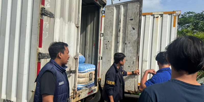 Sindikat Pakaian Bekas Impor Ilegal Dibongkar Polisi