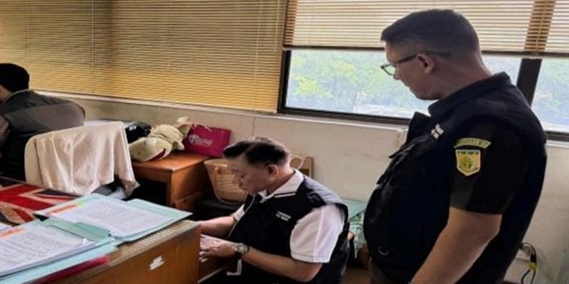 Kejari Jaktim Geledah Dua Lokasi Usut Dugaan Korupsi Mesin Jahit