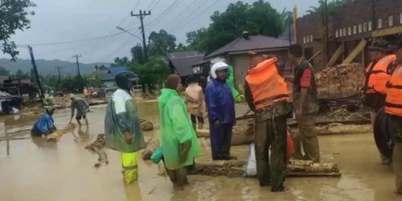 Dua Prajurit Kodam Bukit Barisan Hanyut Saat Evakuasi Bencana di Tapsel