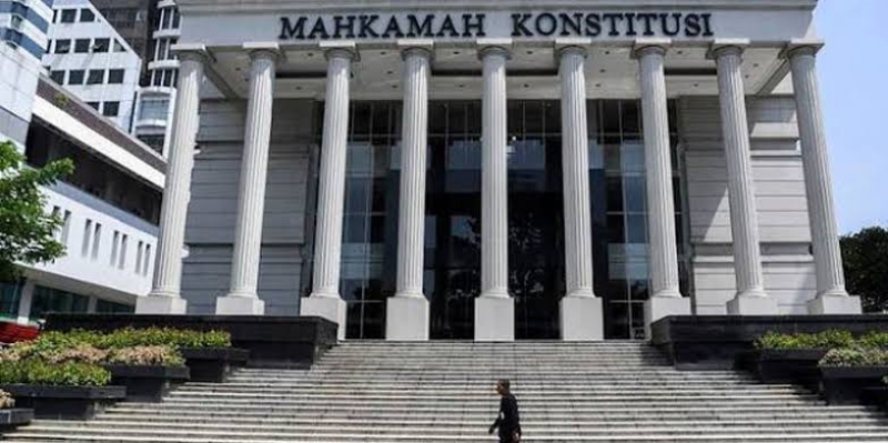 MK Menguntungkan Jokowi, Merugikan Prabowo