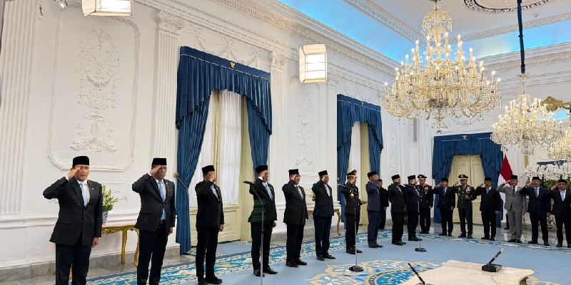 Prabowo Resmi Lantik Sepuluh Anggota Tim Reformasi Polri di Istana
