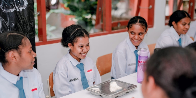 Kisah Merlin, Remaja Jayapura yang Baru Bisa Lancar Membaca Berkat Sekolah Rakyat