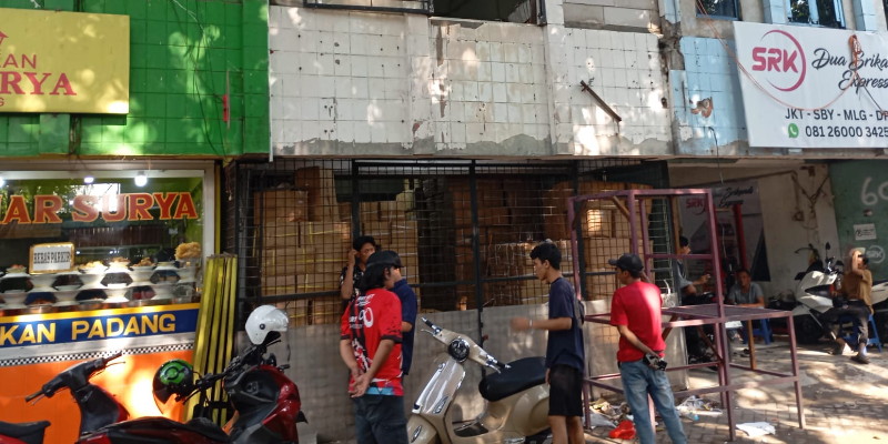 Polisi Sidak Ruko Tempat Pemalsuan Label dan Nampan MBG