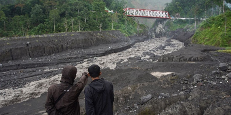 Warga Diminta Waspada Potensi Banjir Lahar Dingin Gunung Semeru