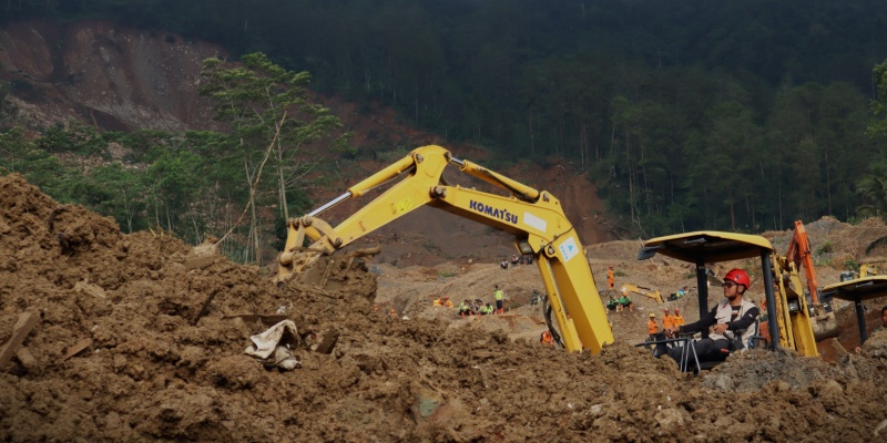 16 Orang Warga Masih Hilang Tertimbun Longsor Banjarnegara