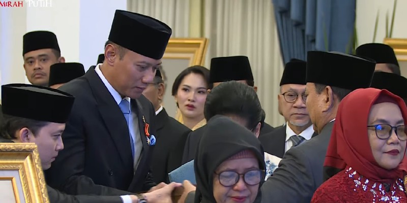 AHY Wakili Kakeknya Jenderal Sarwo Edhie Wibowo Terima Gelar Pahlawan