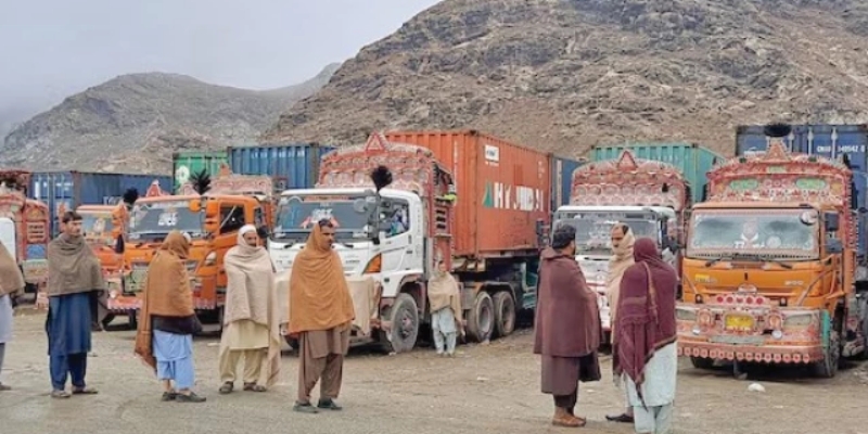 Pakistan Hentikan Impor Buah Afghanistan Lewat Iran, Ribuan Kontainer Tertahan