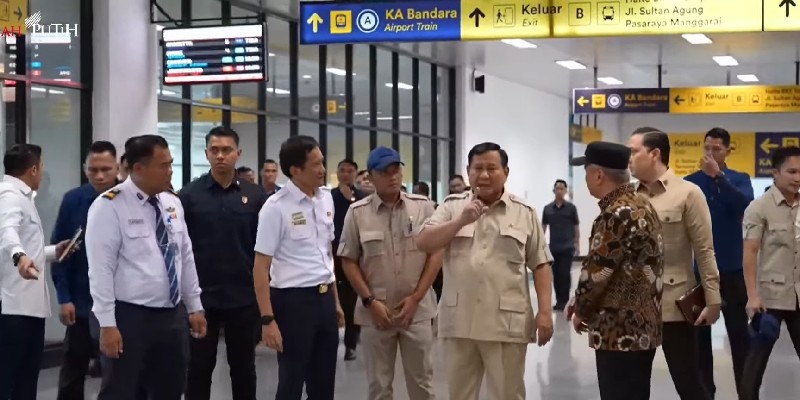 Prabowo Tinjau Stasiun Manggarai Hingga Naik KRL ke Tanah Abang