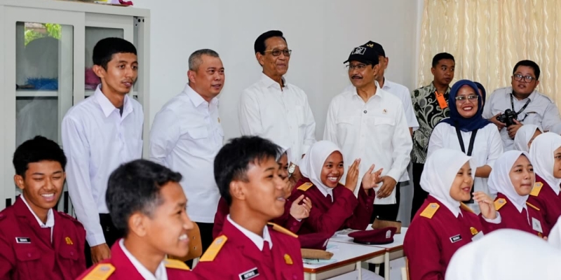 Gus Ipul Ajak Sri Sultan Menyapa Siswa SRMA 20 Sleman