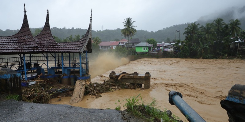 Padang Diterjang Banjir Bandang