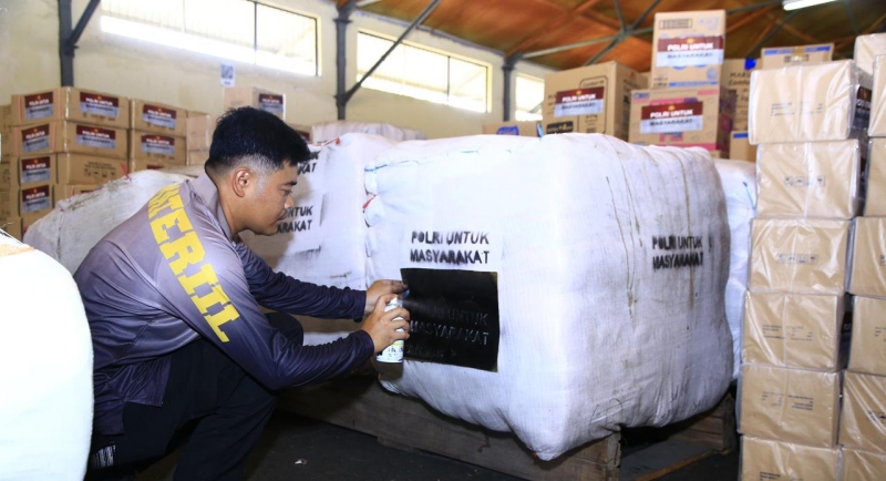 Polri Gencar Bantu Warga Terdampak Bencana