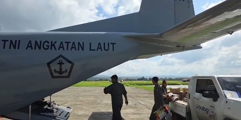 Pesud TNI AL Salurkan 1,2 Ton Bapok ke Pedalaman Aceh