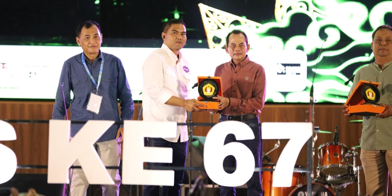 UPN Yogyakarta Anugerahi Pimpinan Surya Group sebagai Alumi Peduli