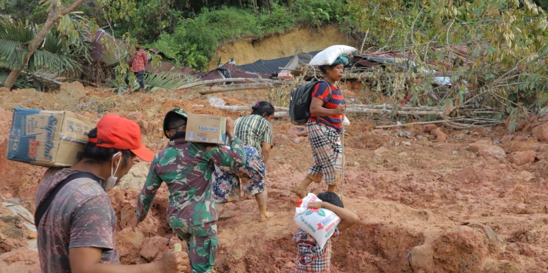 Berjuang Bawa Bantuan Bencana
