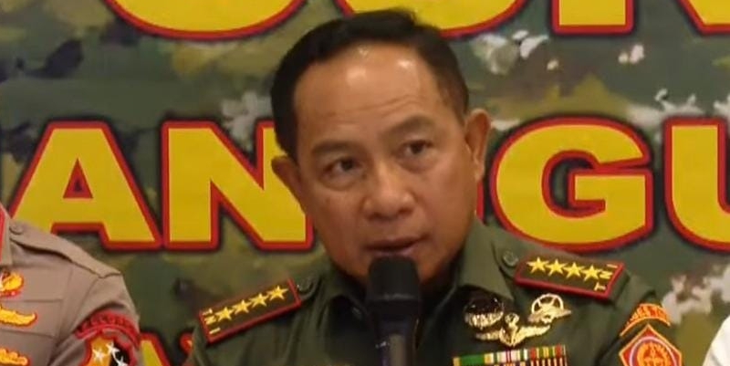 Alasan Panglima TNI Jatuhkan Beras Bantuan dari Helikopter