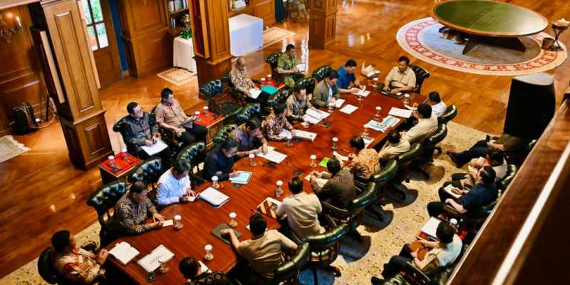 Rapat di Hambalang, Prabowo Dorong Percepatan Pembangunan Hunian Korban Bencana