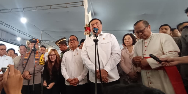 Menko Polkam Imbau Jemaat Katedral Doakan Korban Bencana Sumatera