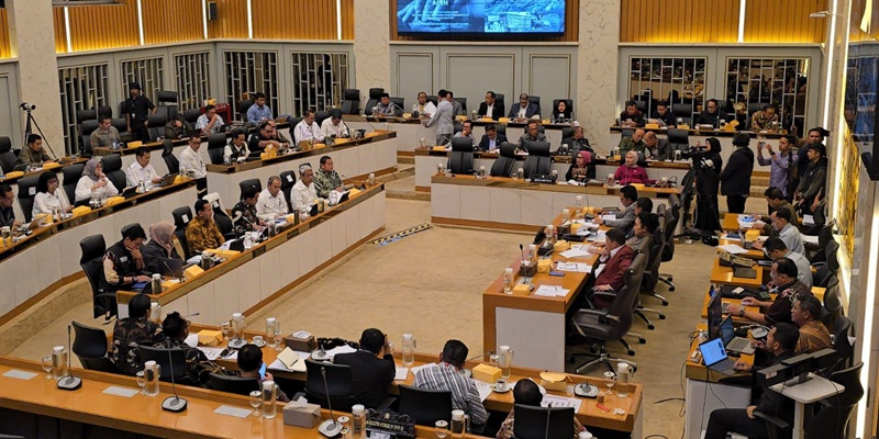 Komisi IV DPR Tagih Penjelasan Raja Juli soal Bencana Sumatera