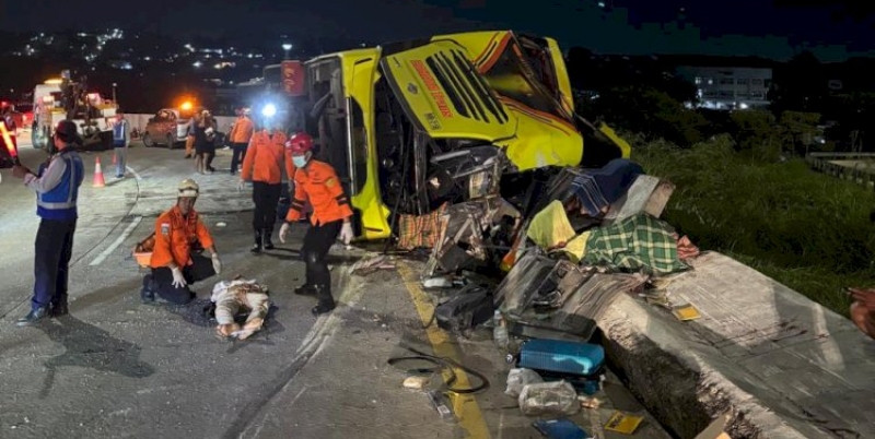 Evakuasi Korban Bus PO Cahaya Trans