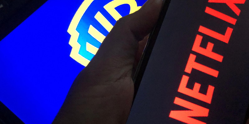 Paramount Balas Serang Netflix dengan Tawaran 108 Miliar Dolar AS untuk Warner Bros