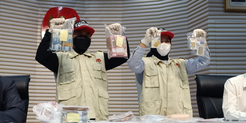 Duit Rp193 Juta dan 850 Gram Logam Mulia Disita dari Tangan Ardito Wijaya