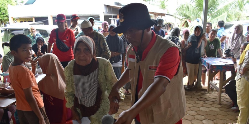 Relawan PDIP Gercep Berikan Manfaat ke Korban Bencana Sumbar