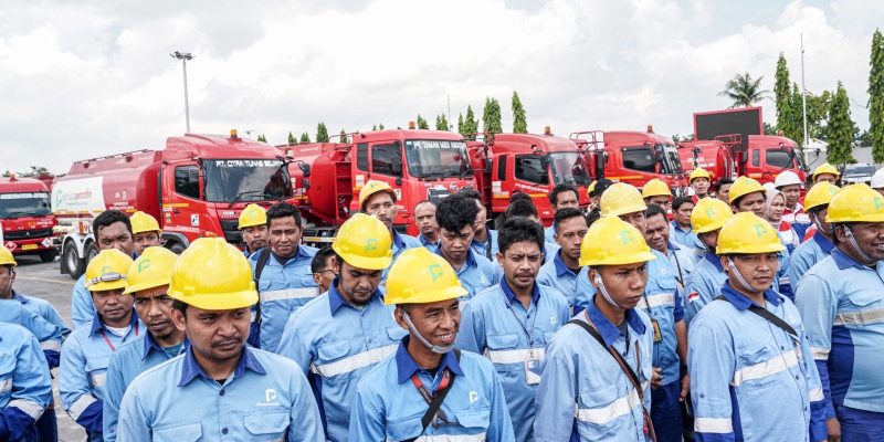 Pertamina Kirim Awak Mobil Tangki Lintas Pulau Sumatera