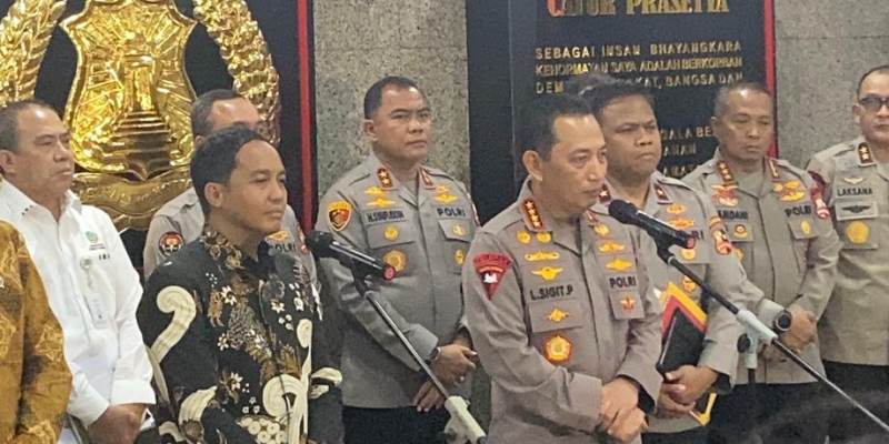 Statement Lantang Kapolri di Samping Menhut: Kayu Terseret Banjir Bekas Digergaji Mesin