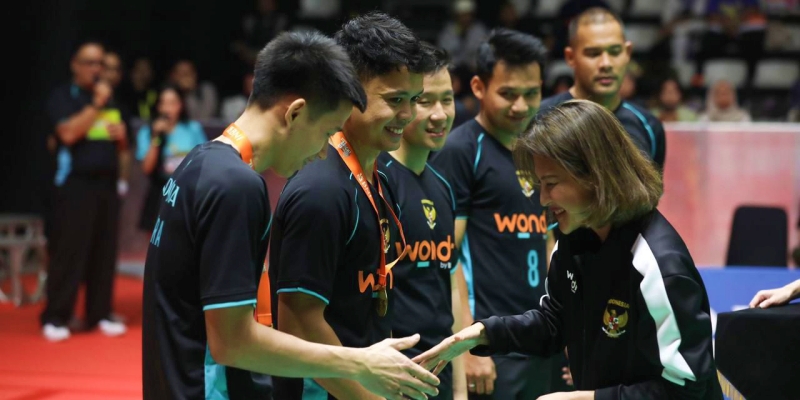 Jojo-Ginting Ajak Penonton Tanding Bulu Tangkis di wondr BrightUp Cup 2025