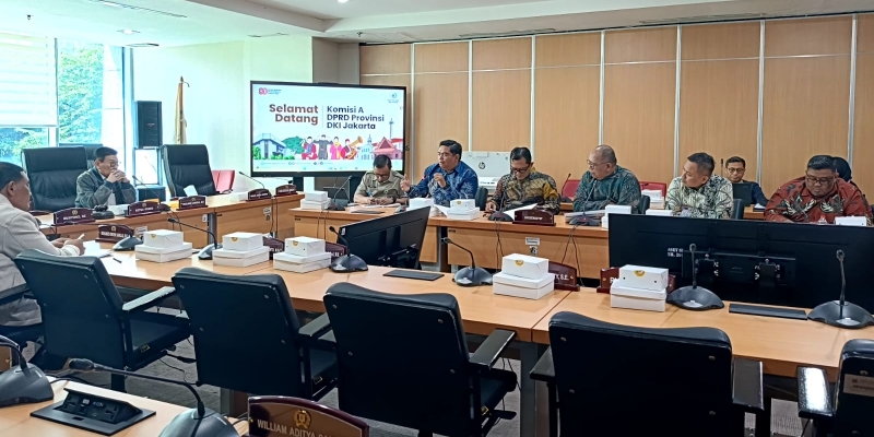 Komisi Informasi Serahkan Laporan Kinerja ke DPRD DKI